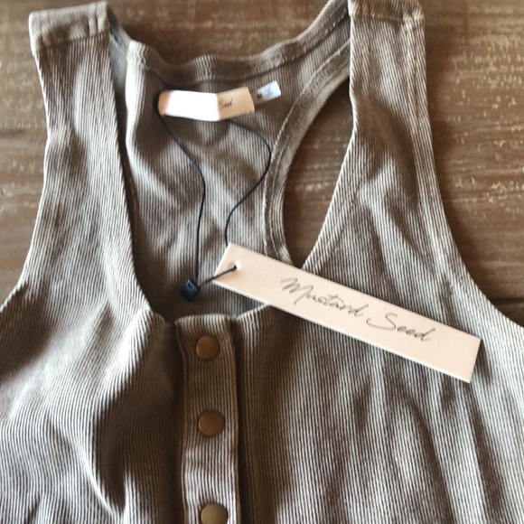 Crop top purchased from Vici - Picture 7 of 11